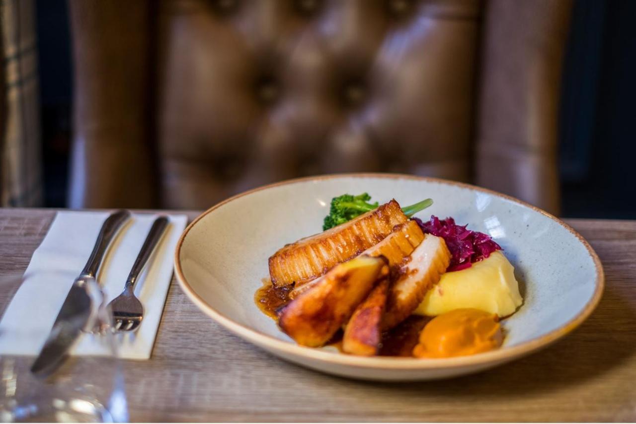 The Fleece Hotel Richmond ริชมอนด์ ภายนอก รูปภาพ